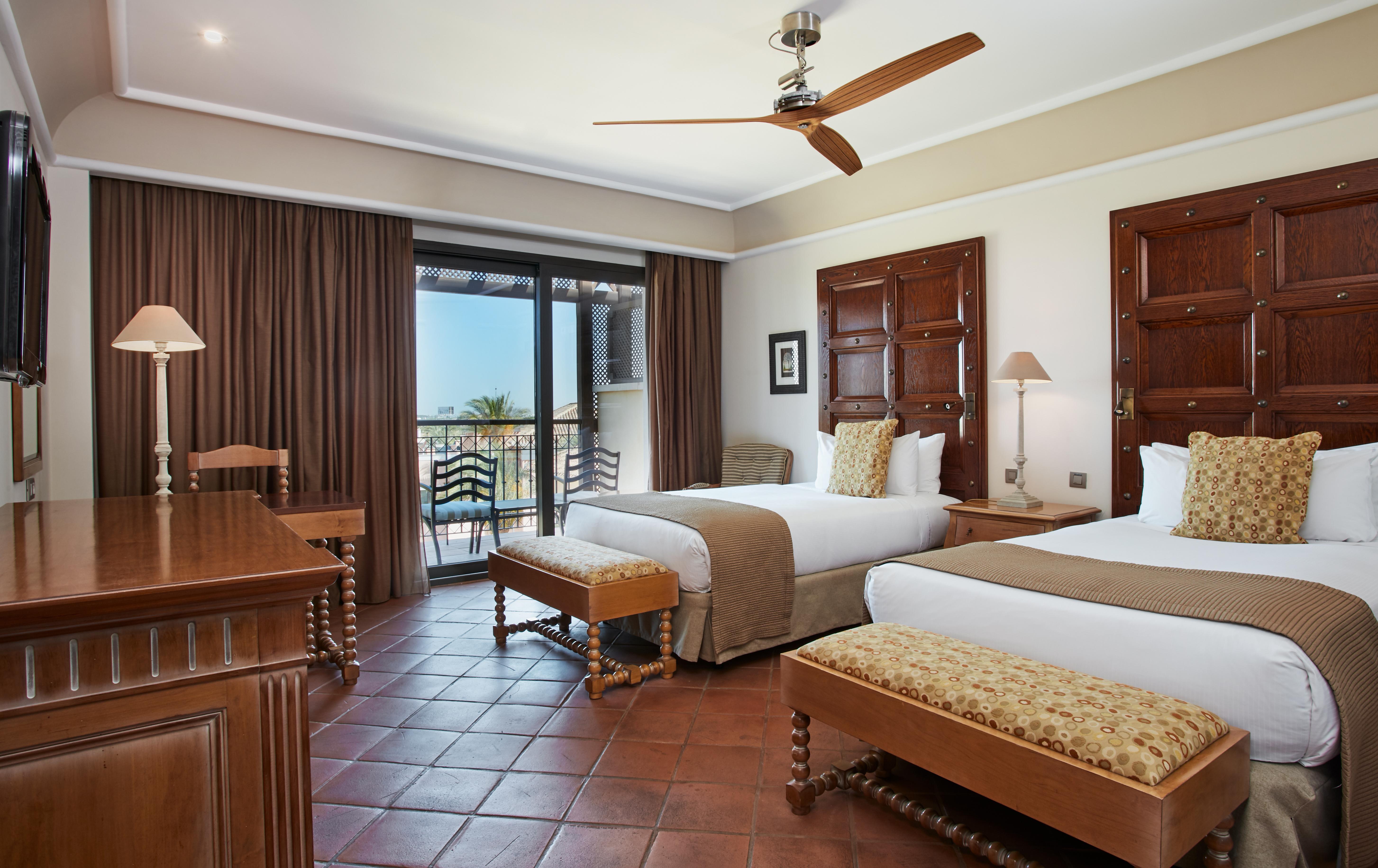 Ona Mar Menor Golf & Spa Torre-Pacheco Exterior photo A guest room at the Royal Palm Beach Hotel